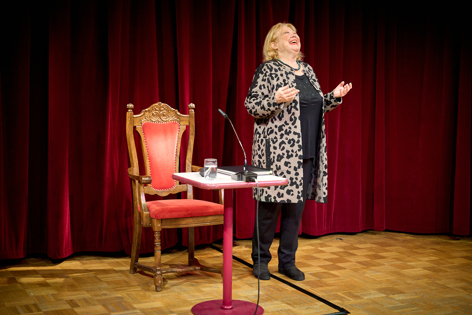 2025-11-16-Franziska Troegner 15-53-47